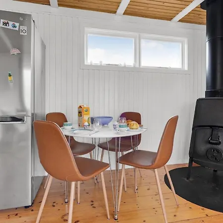 Stunning In Idestrup With Wifi Feriehus Bøtø By